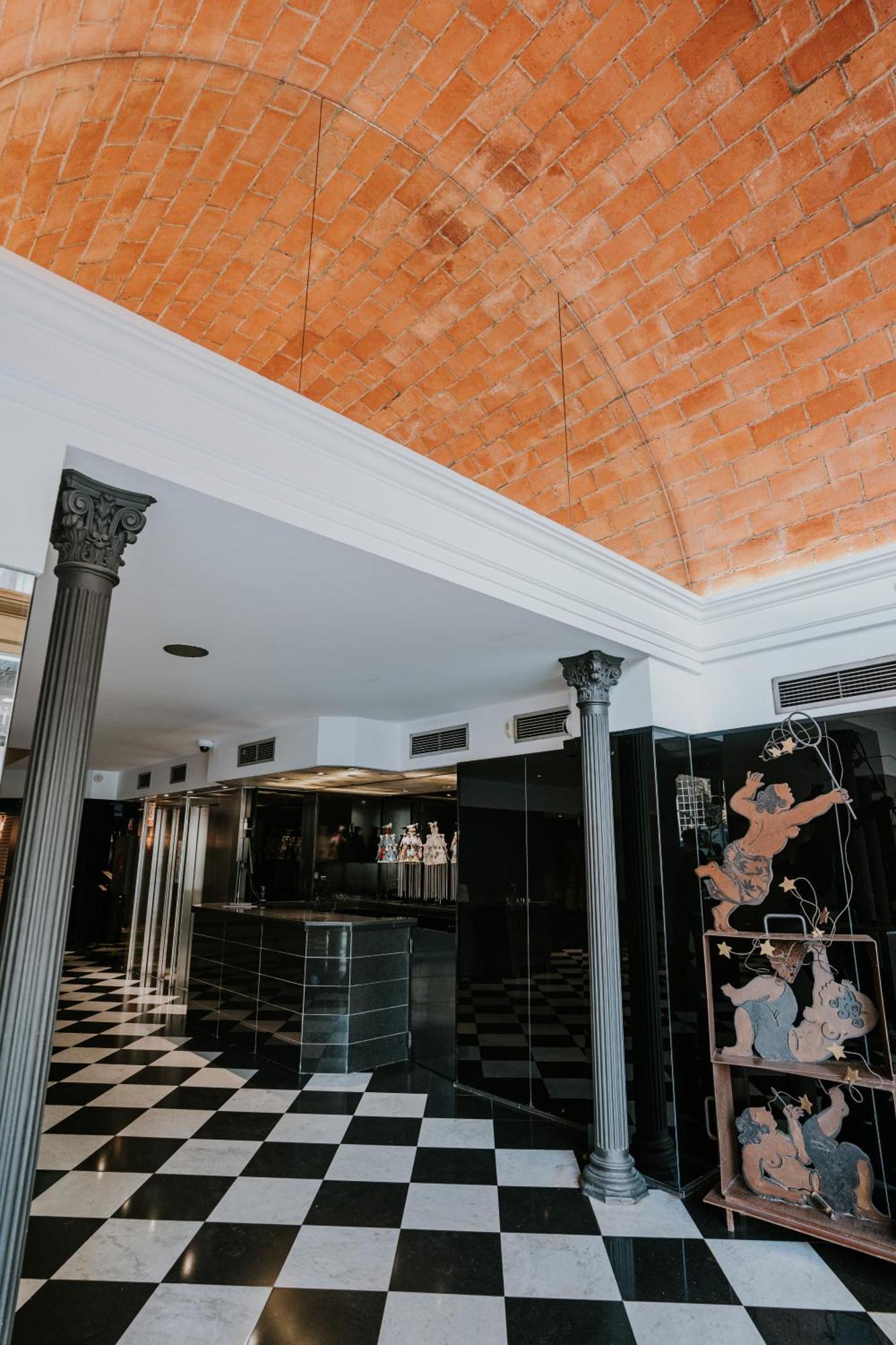 Hotel Gran Derby Suites, A Small Luxury Hotel Of The World Barcelona Ngoại thất bức ảnh